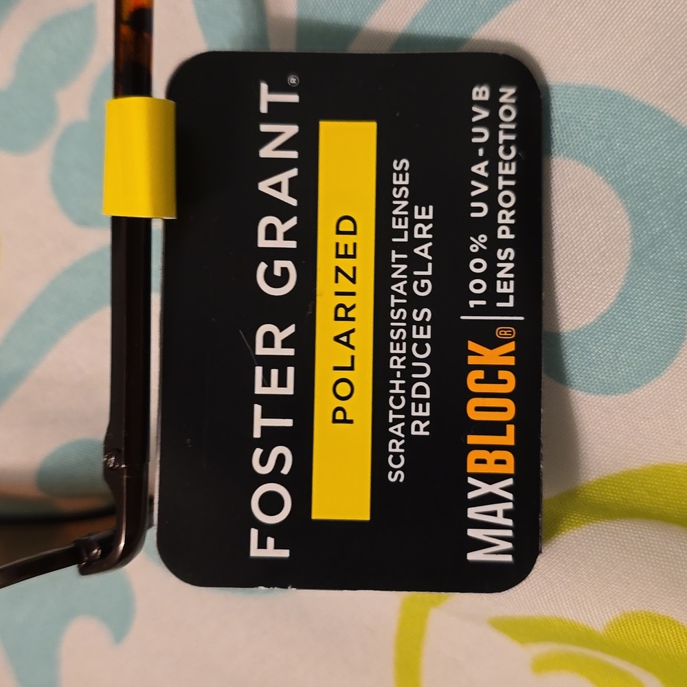 Foster Grant Polarized Sun glasses - Picture 2 of 5
